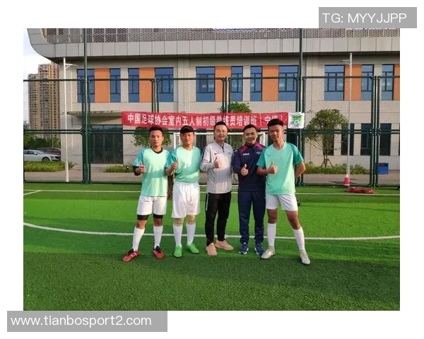 足协D级教练员培训班在上海正式开班海港俱乐部定向班迎来第十一期学员