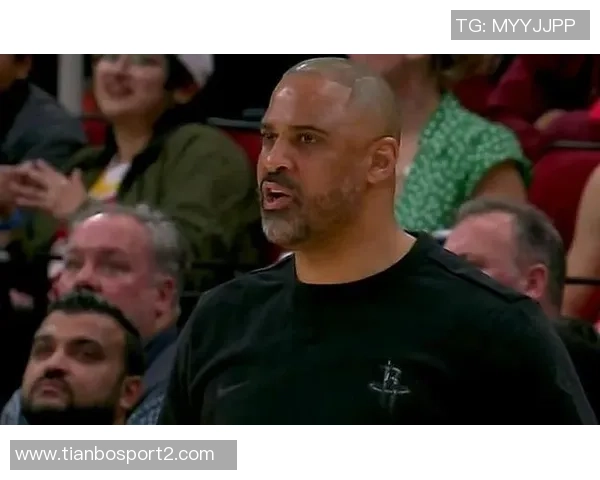 火箭媒体人质疑乌度卡为何不换下小贾而坚持留他在场上