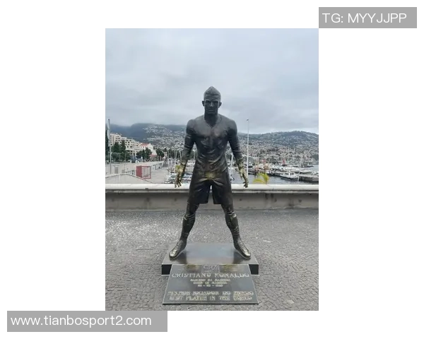 足坛奇葩雕像大盘点萨拉赫C罗大罗法尔考等球星形象奇特引热议