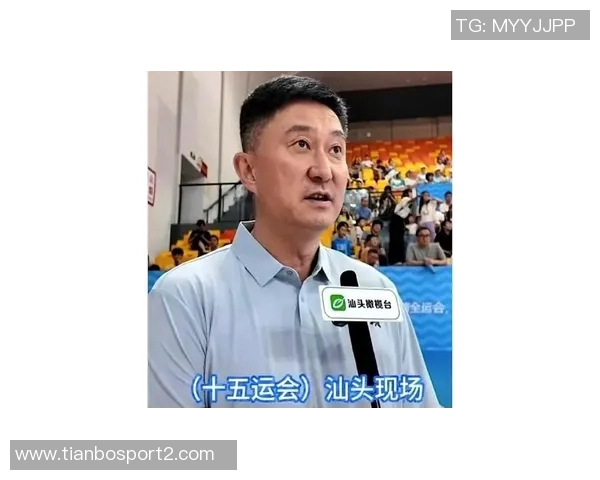 广东男篮主帅杜锋亲临现场助威广东女篮新赛季首战精彩揭幕